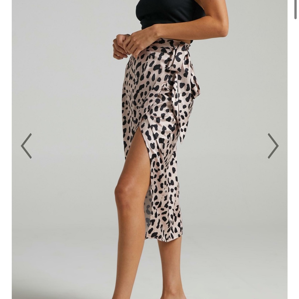 Madame Bovary midi skirt in leopard print satin